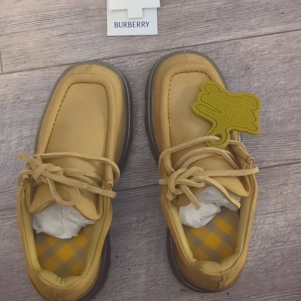 Burberry Men's Tan Leather Loafers with Blue Logo Brand New - Picture 2 of 16